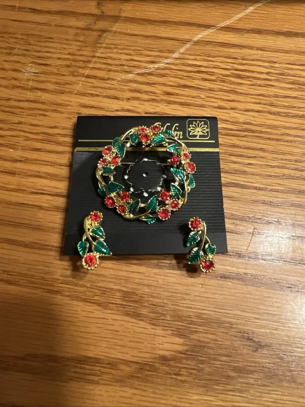 Vintage Christmas Wreath Gold Tone Red Green Pin Brooch Holidays & Earrings